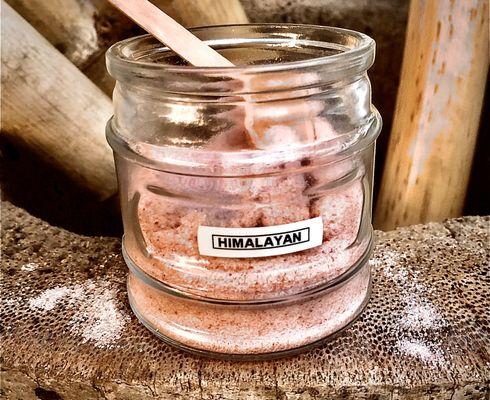 Our organic signature scrub
*Himalayan salt with raspberry seed oil