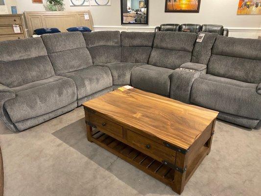 Reclining sectional couch