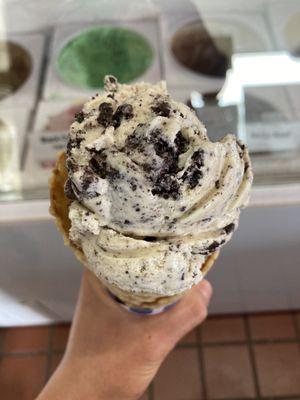 Cookies and cream ice cream in waffle cone (close up)