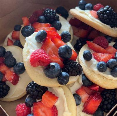 Fruit pizza soft sugar cookies