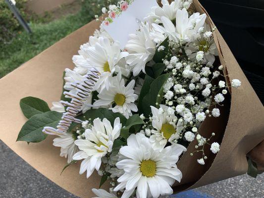 White daisies with babies breath