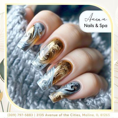 Opulent Fusion: Gold and gray nails blend luxury with subtlety, creating a sophisticated and versatile manicure for any occasion.