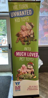 Glad Dogs Nation turns unwanted kid toys into much loved pet toys! Donate your gently loved stuffed animals today.