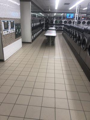 This laundromat is always clean idk how they do it