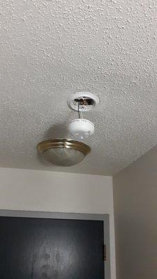 Dangling smoke detector