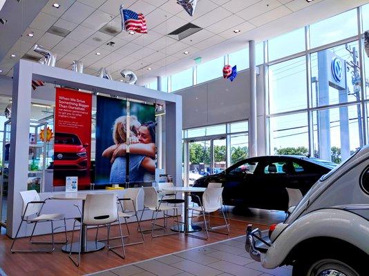 Toms River Volkswagen -- showroom