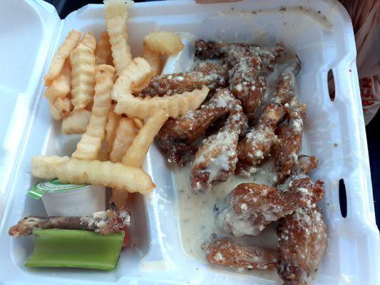 Parmesan wing combo was ON POINT TODAY! Fries were fresh, wings were tiny but they gave me extra to make up for it. Coke was just RIGHT.