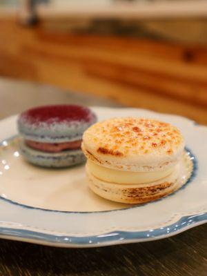 Creme Brûlée Macaron @tiffhuangry