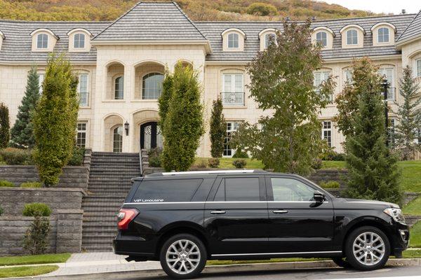 Quiet luxury defines the Ford Expedition Max, but it's stately next to even the grandest of homes.