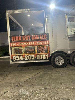 This food truck is amazing  good food good customer service everything house made !