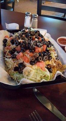 I love the nachos and it's a huge serving for the price