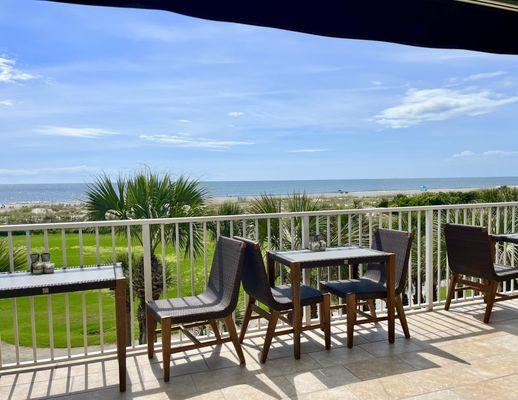 Beautiful view and the ocean waves made for a relaxing breakfast.