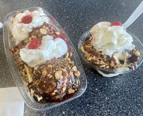 Banana split and single scoop chocolate fudge sundae