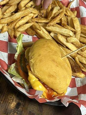 Kids burger with fries