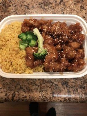 C9. Sesame Chicken Combination