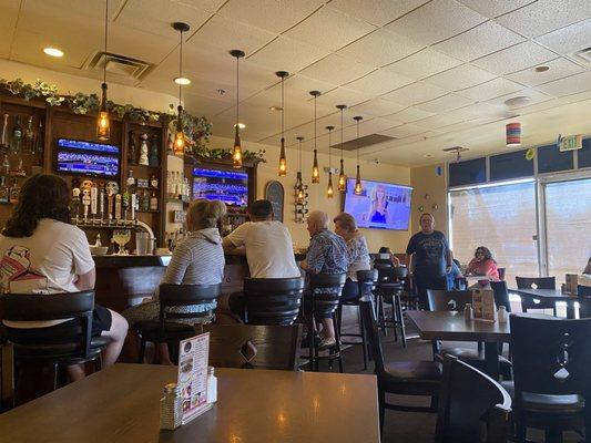 Busy bar happy hour sunday