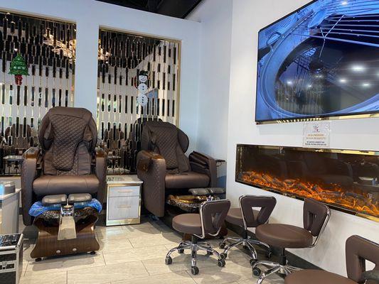 Pedicure area (with the best massage chairs!).