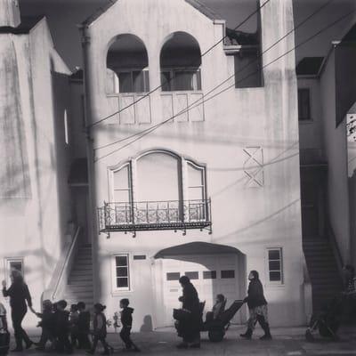 Shalom school students walking back from a trip to Golden Gate Park