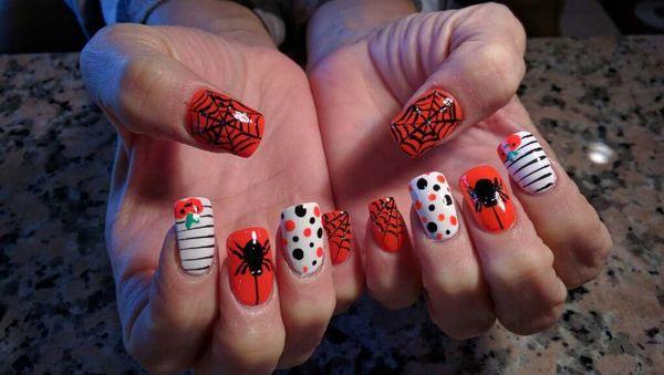 Halloween nails design done by Cindy