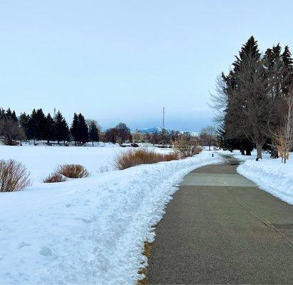 Distant mountains from the walking trail along the frozen Snake River March 2023