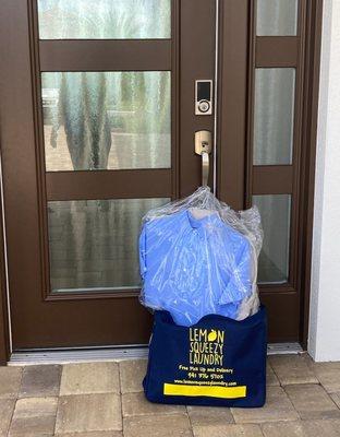 Fresh, clean laundry delivered right to your door. That's the Lemon Squeezy Way.