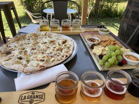 Mead samples on top, pizza, cheese and meat platter and ciders and beers samples on bottom.