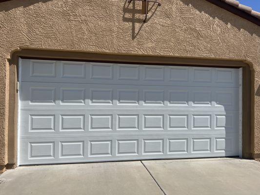 16 x 7 UDT Short panel garage door