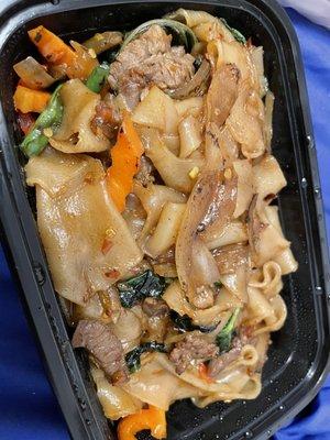 Beef Drunken Noodles Lunch Special