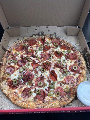 Large pepperoni, bacon, green olives with everything crust!