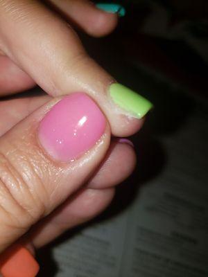 This is 4 different nails....looks like 2 but the same color on each hand is messed up. Sad sad Ann!!