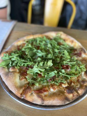 Ciao Caio (the arugula, prosciutto, and garlic = yumm)