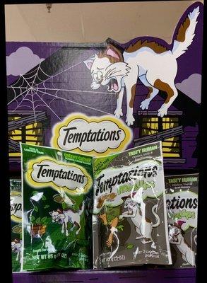 Treats for cats in spooky Halloween flavors, such as TASTY HUMAN and CREEPY CATNIP, are now available for a limited time!