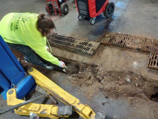 cleaning shop grates and jetting