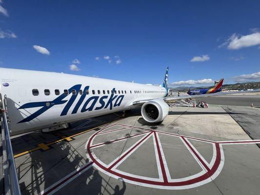 Boarding our Alaska flight at Burbank - Seattle here we come!!