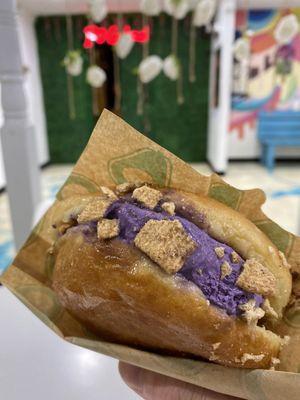 Ube horchata scoop n buns ($7), pretty good but more instagramable than tasty