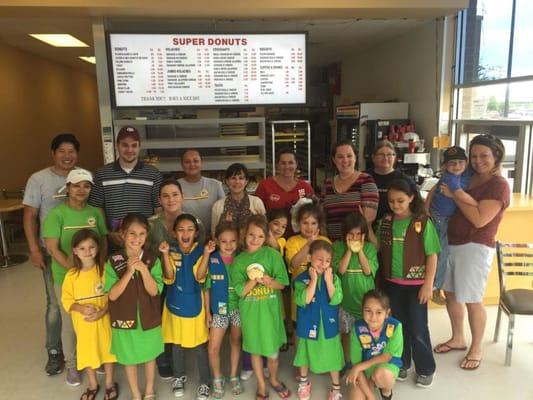 GIRL'S SCOUT TOUR on May 30,2016
    They experienced and enjoyed making donuts with the help our bakers.