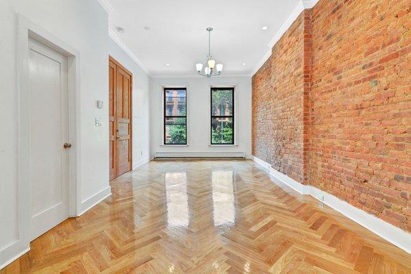 Plarlour Floor Living Dining #WilloughbyAdamsRenovation @MalcolmRealEstate