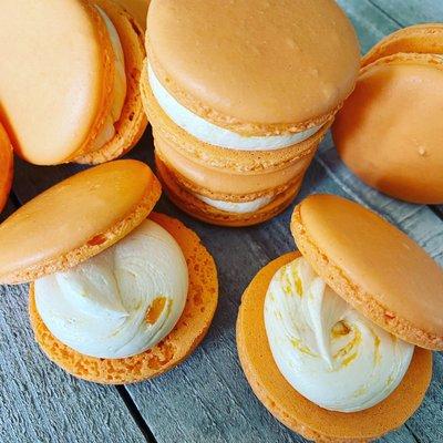 Apricot macarons