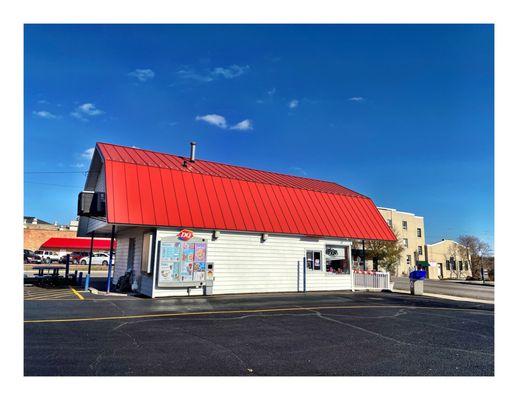 Drive Thru .Big Parking Lot. DQ. Aurora IL.