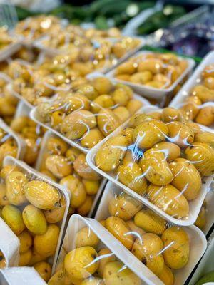 Prepackaged baby mangoes - Sweet & good just like those regular manila mangoes, does have a thin seed.