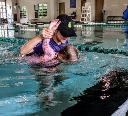 Ella practicing roll roll ur boat with her face in with coach Karla