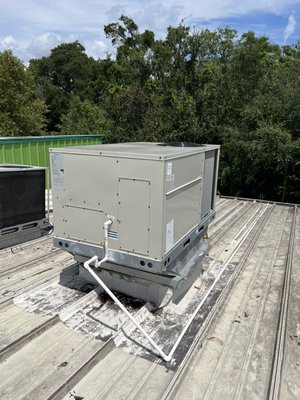 5 ton A/C Roof top package unit installed by the best in town Rene Heating & Air