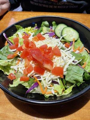 House salad -fresh and loaded with toppings