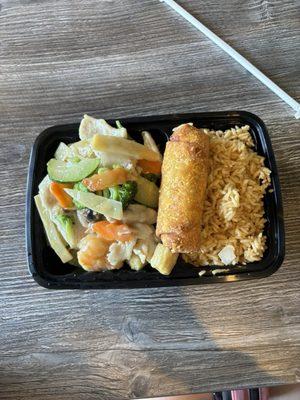 23.Chicken and Shrimp Supreme Lunch Special  Pork Egg Roll