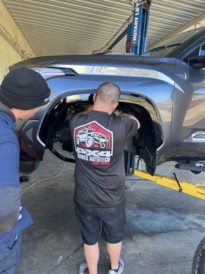 Installation of new preload, Wescott designs 2 inch leveling kit and tires