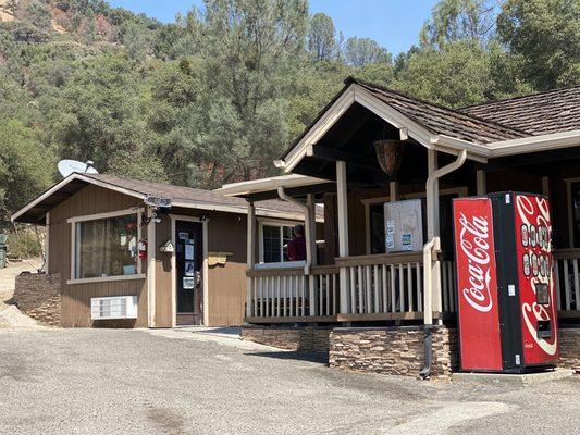 Mountain Trail Lodge office. No help to be found.