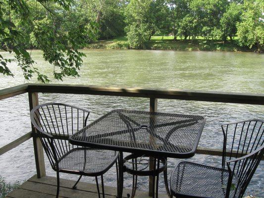 Tavern River Cabin dock/deck on Shenandoah River