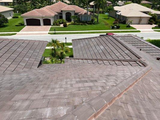 Roofing tile