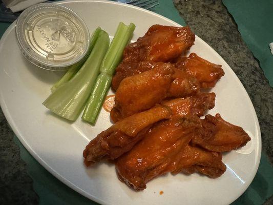 Hot buffalo wings ! So good