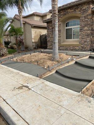 Front yard  concrete steps